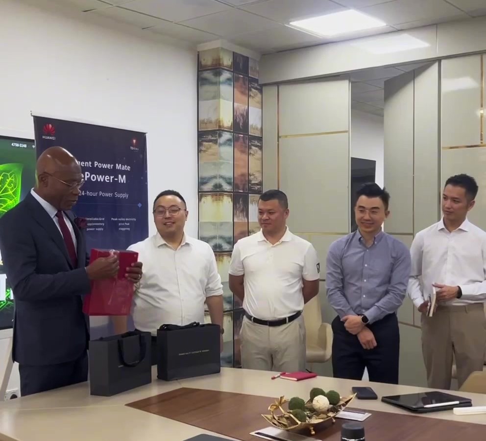 Huawei Unveils Masterpiece Smartphone, As Zinox, Konga Chairman Receives Samples